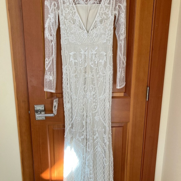 NWT Db Studio beaded lace long sleeve wedding dress size 2 - Picture 4 of 8